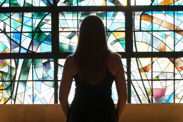 Student inside Stauffer Chapel - Pepperdine University