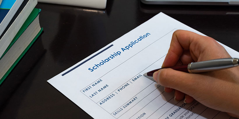 student filling out scholarship application