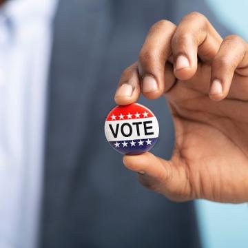 Person holding a vote button 