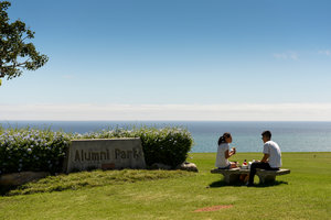 Students sitting at Alumni Park - Pepperdine University